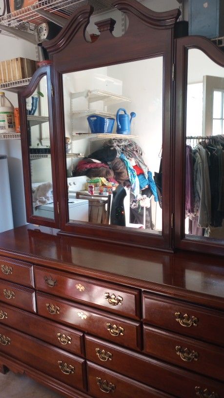 Dixie 10 Drawer Dresser With Trifold Mirror