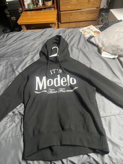 Modelo Hoodie