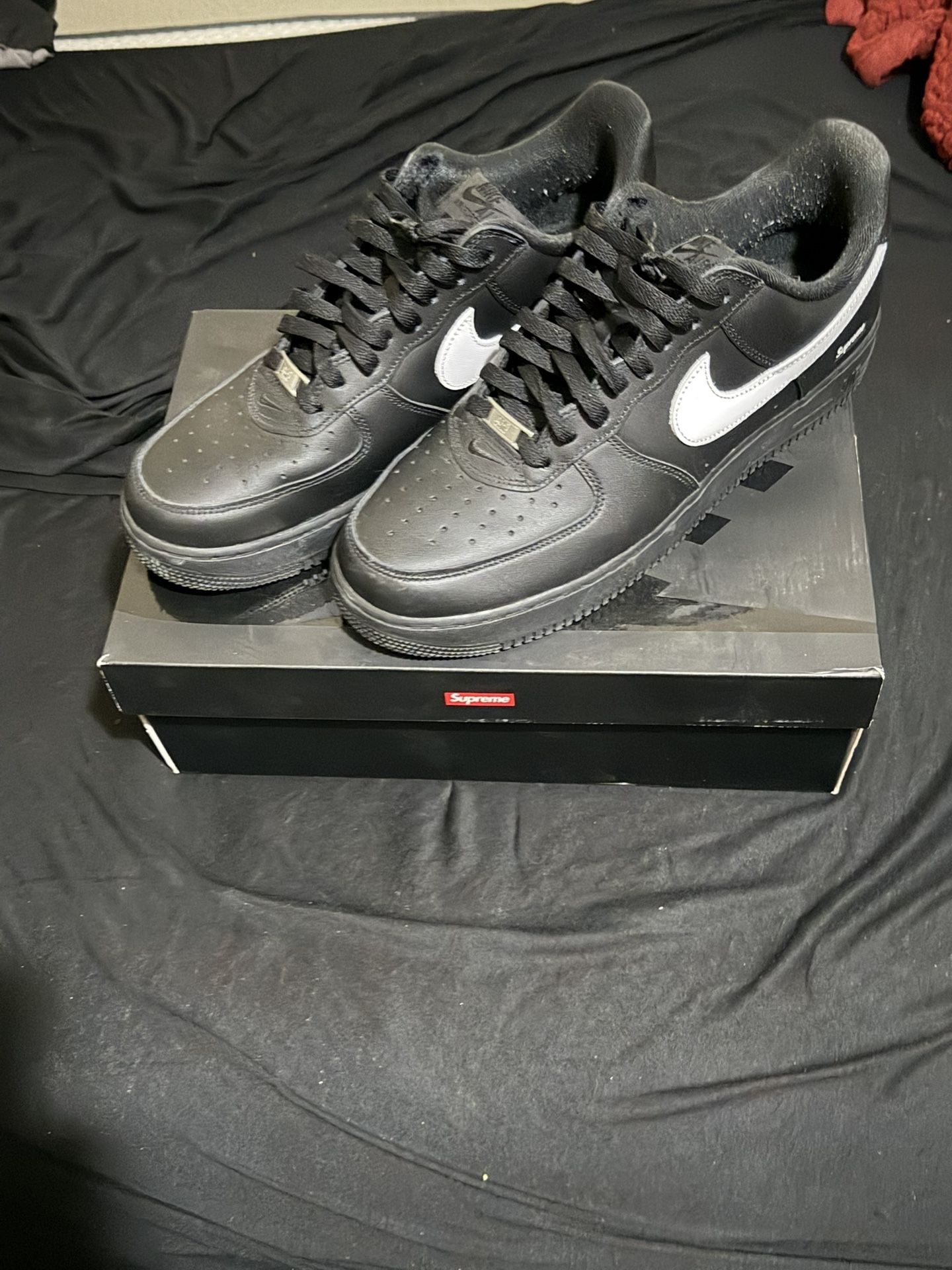 SUPREME NIKE AIR FORCE 1
