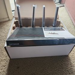 Nighthawk AC3200 WIFI Cable Modem Router (C7800)