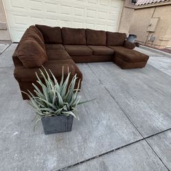 LARGE BROWN SECTIONAL COUCH, DELIVERY AVAILABLE 