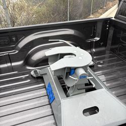 B and W 5th wheel hitch for Ram 2500
