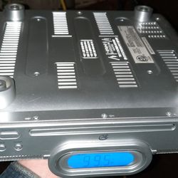 GPX Under The Counter CD Radio Digital Clock And Cooking Timer Silver Read Description 