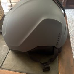 Snowboarding helmet
