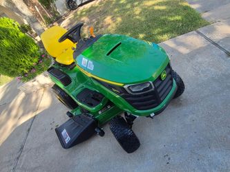 John Deere 48in S160 . 24 HP V-Twin, ELS Gas Hydrostatic Riding Lawn Mower