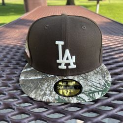 Brown LA fitted hat with heart for Sale in Montebello, CA - OfferUp