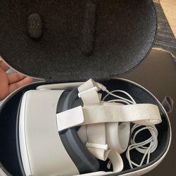Oculus Quest 2 VR HeadSet