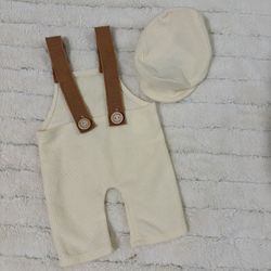  Newborn Photography Clothing Set (Romper + Hat + Booties) – Like New