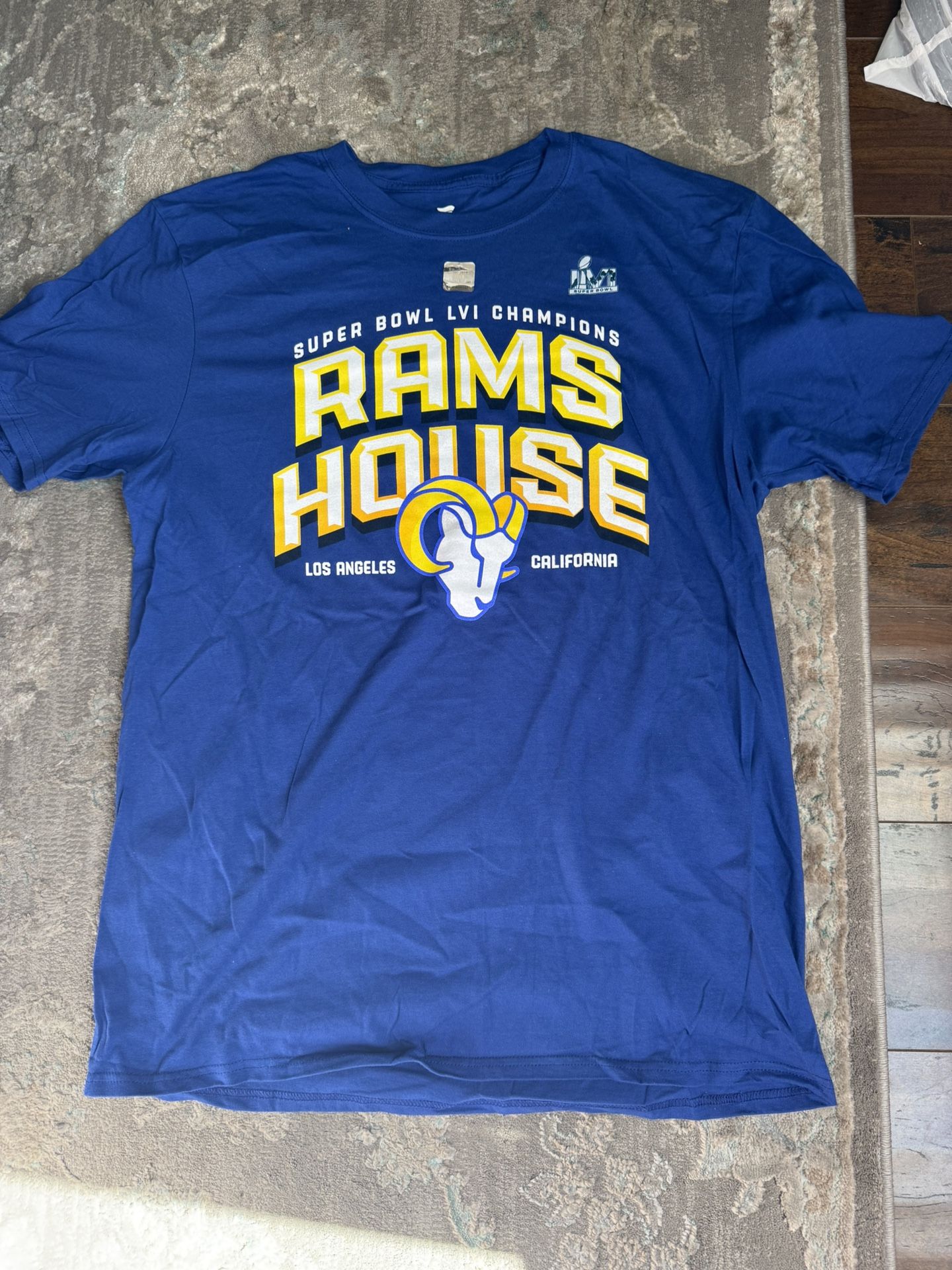 RAMS -NFL TSHIRT NWT  MENS large 