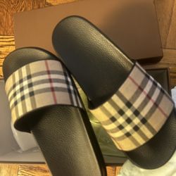 Slippers Sz 42,41 