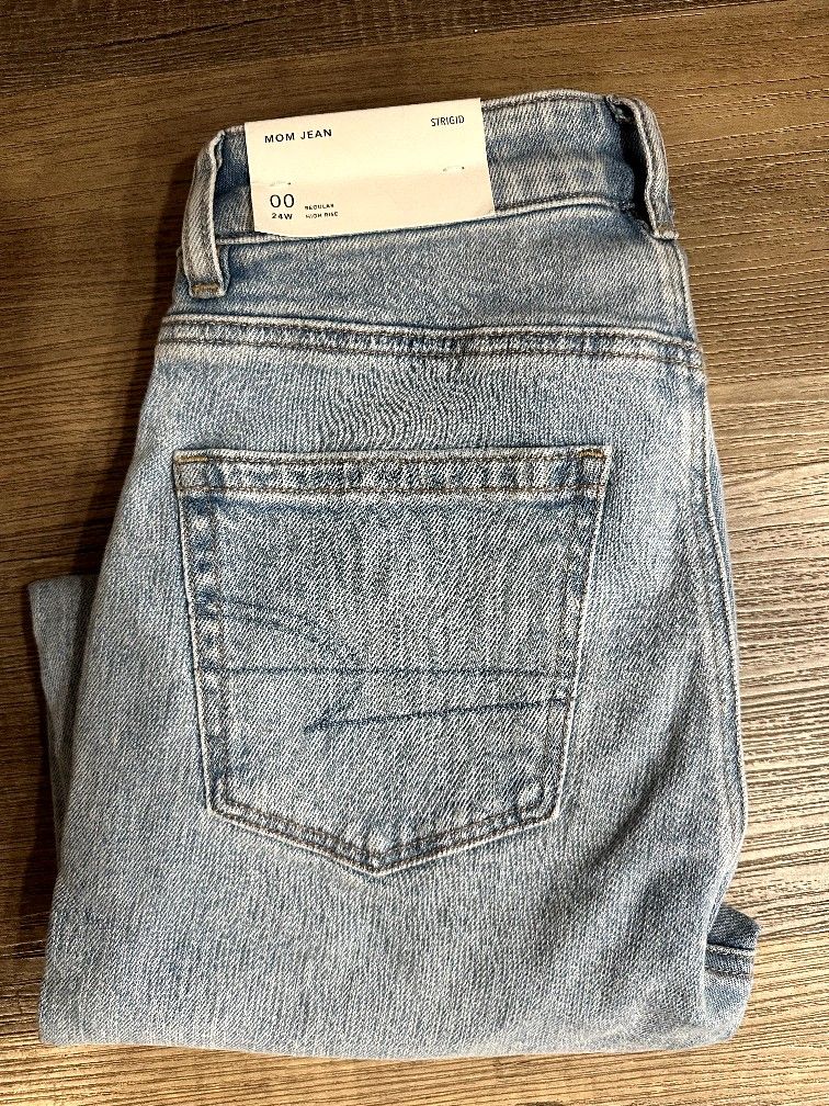 American Eagle Strigid MOM Jean