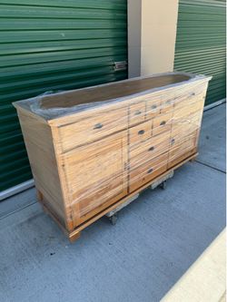 Dresser 5ft