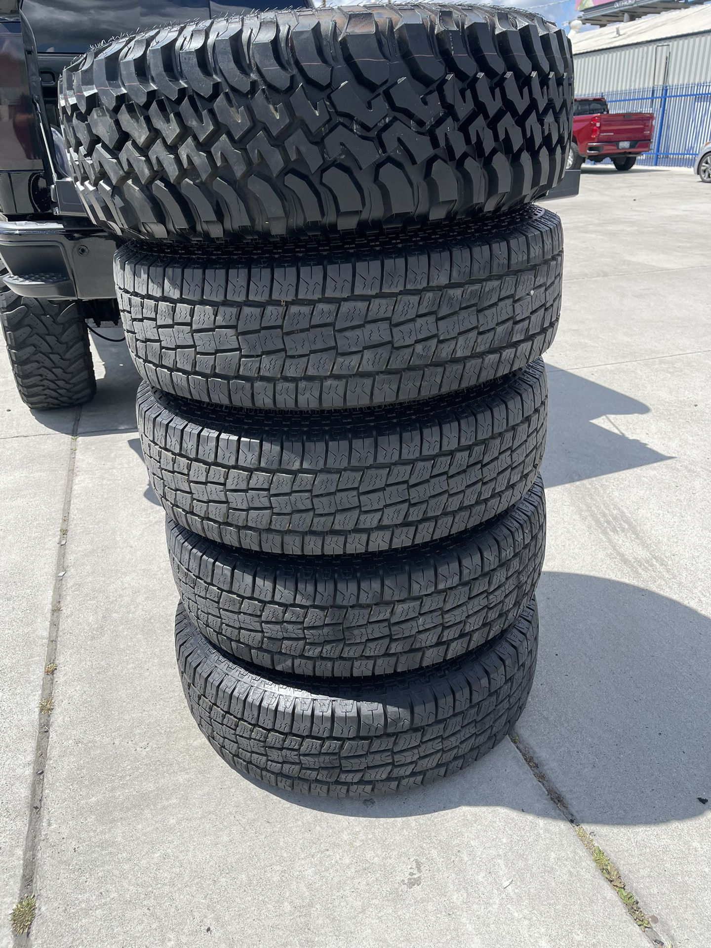 Used set of five jeep Wrangler Rubicon, Wheels And Tires