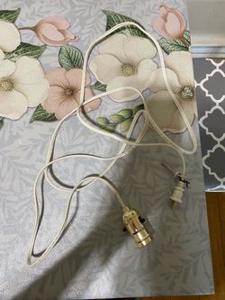 Light bulb socket