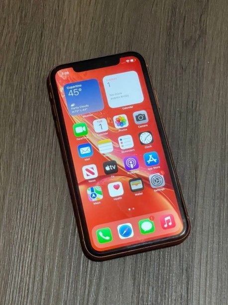 Unlocked iPhone XR 64Gb Like New