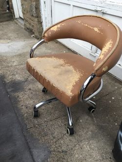 Salon chair