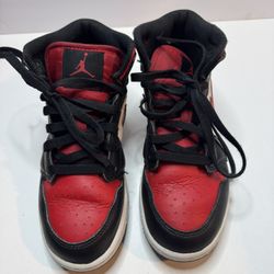 Nike Air Jordan 1 Mid Bred Toe 554724-079 Size 4Y/5.5-6 Authenticated 