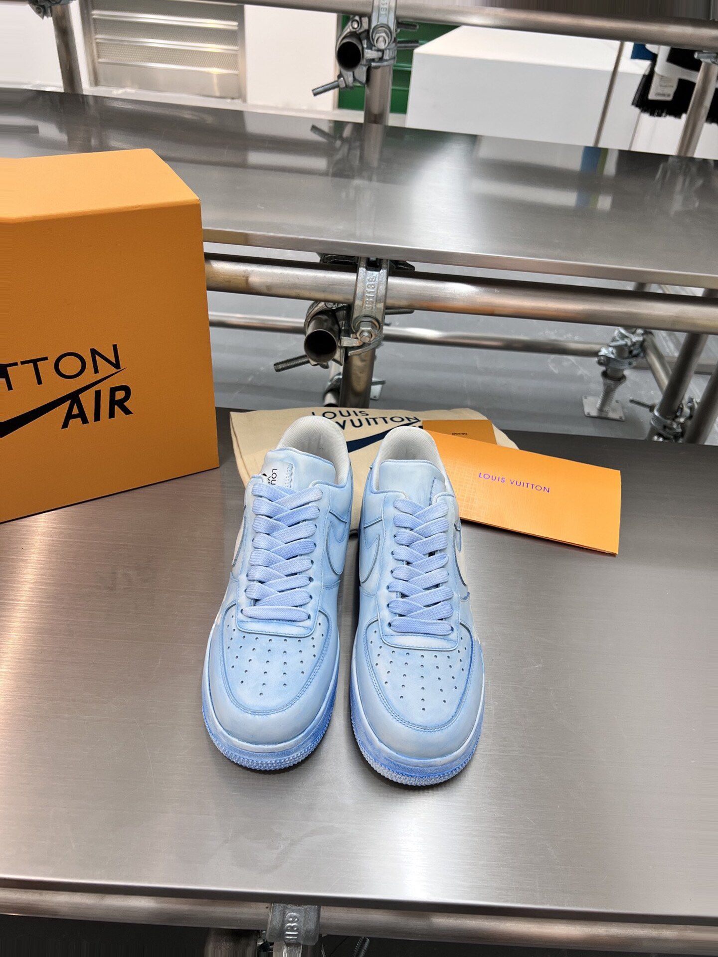 Louis Vuitton Nike Air Force 1 112 