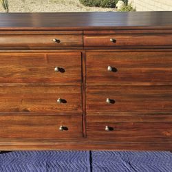 Napa Furniture 8 Cedar Drawer Dresser In Great Condition