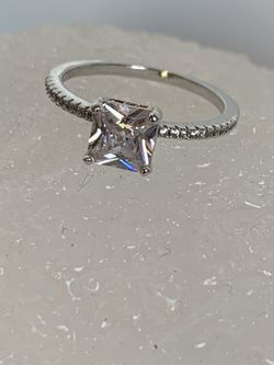 Silver fashion ring with sparkly CZ rhinestone size 7