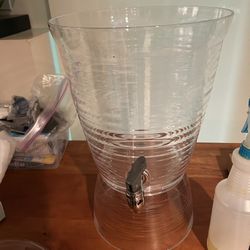 BEVERAGE SERVER