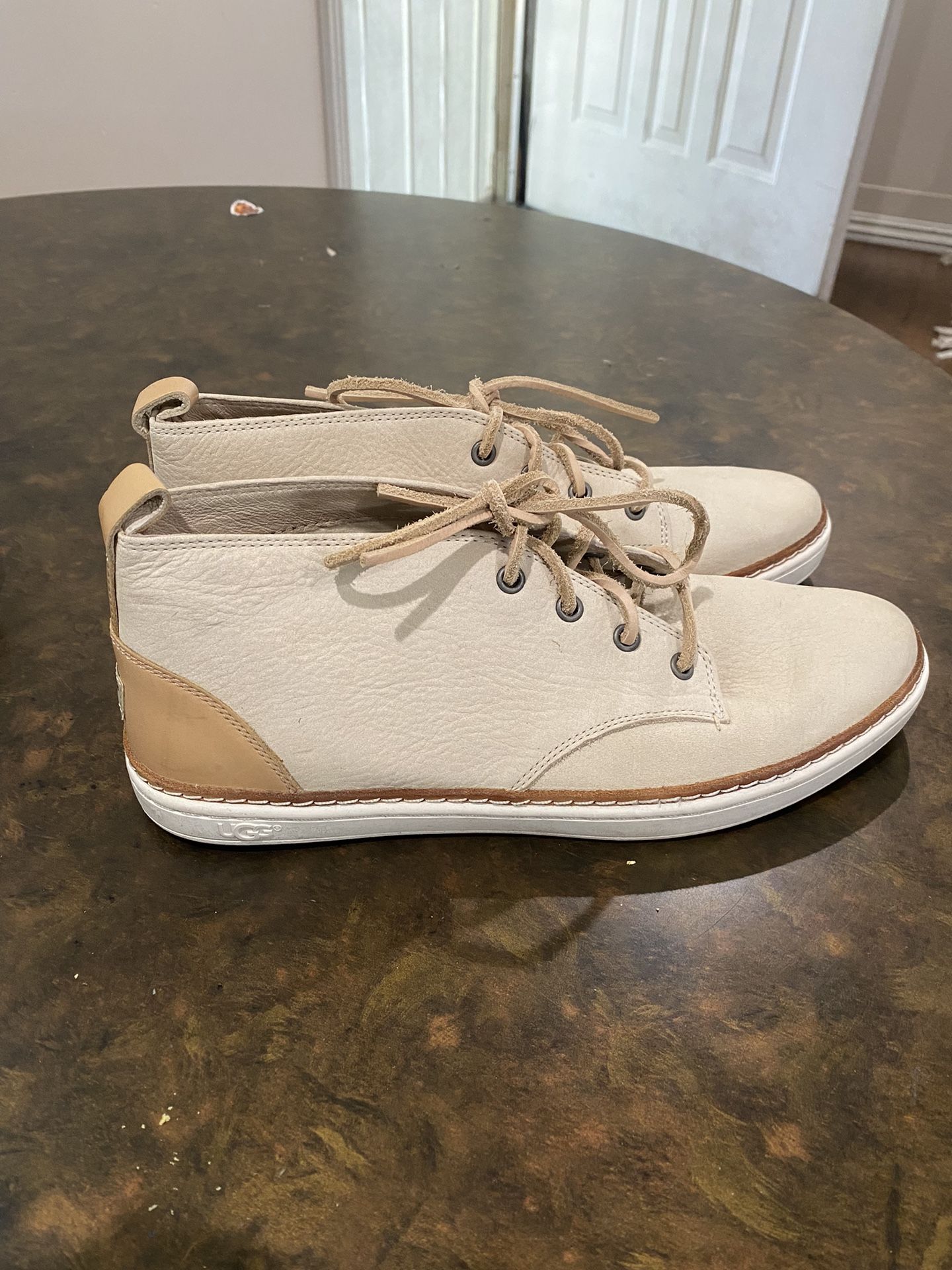 Uggs Womens Size 8