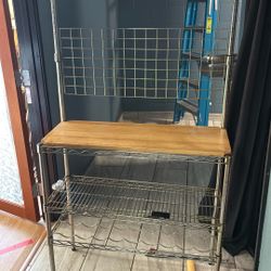 Rack with Wood Table 