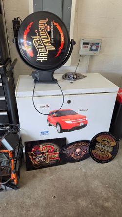 Harley Davidson light and signs
