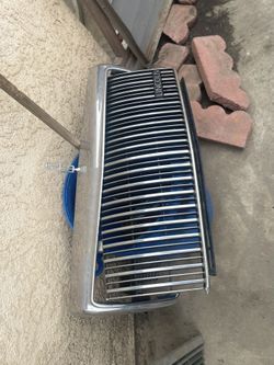Front Grill Assembly Lincoln Town Car 95-98