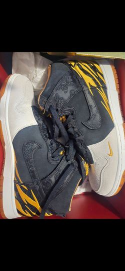Jordan dunk year of tiger