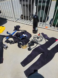 Scuba diving equipment