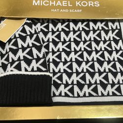 Brand New MICHAEL KORS Hat And Scarf Set