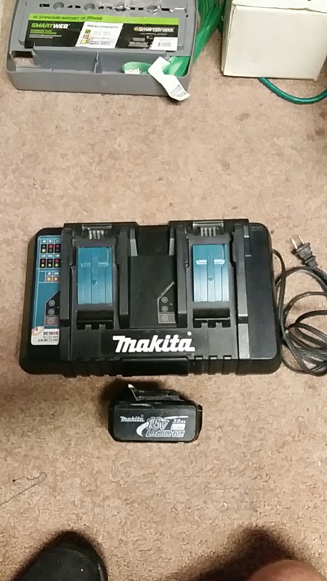 Makita DC18RD Dual battery charger and battery