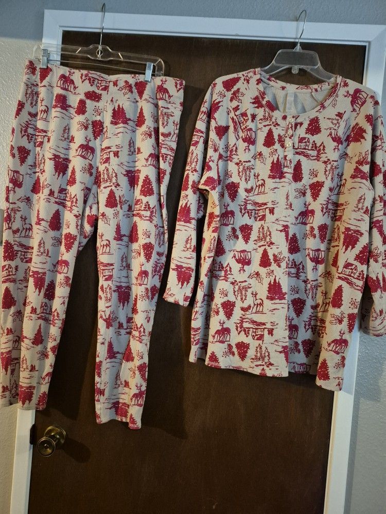 SLEEP WEAR SIZE 18/20 GREAT CONDITION