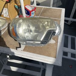 2014 Toyota Tacoma Headlights