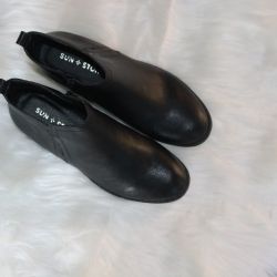 Sun Stone Cadee Ankle Booties, Size 5.5 Black