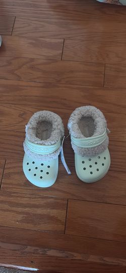 Toddler Crocs Size 8