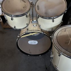 Pearl Drum Set