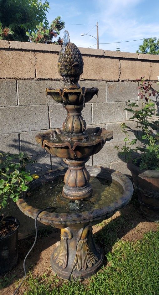 New 5ft Pineapple Water Fountain 