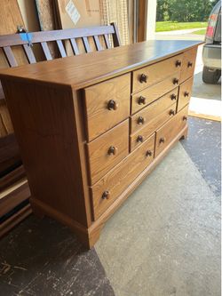 Dresser solid wood  🪵 works good 62”x33”x19” condition good