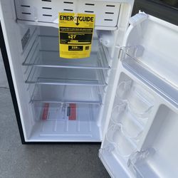 Magic Chef Compact Mini Fridge 4.4 Cu.ft