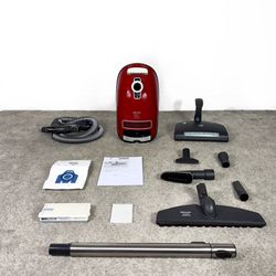 Miele Complete C3 HomeCare+ Vacuum Cleaner w/ all attachments 