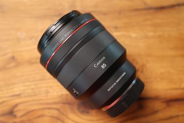 Canon RF 85mm f/1.2L USM DS Lens - MINT, Complete in Box