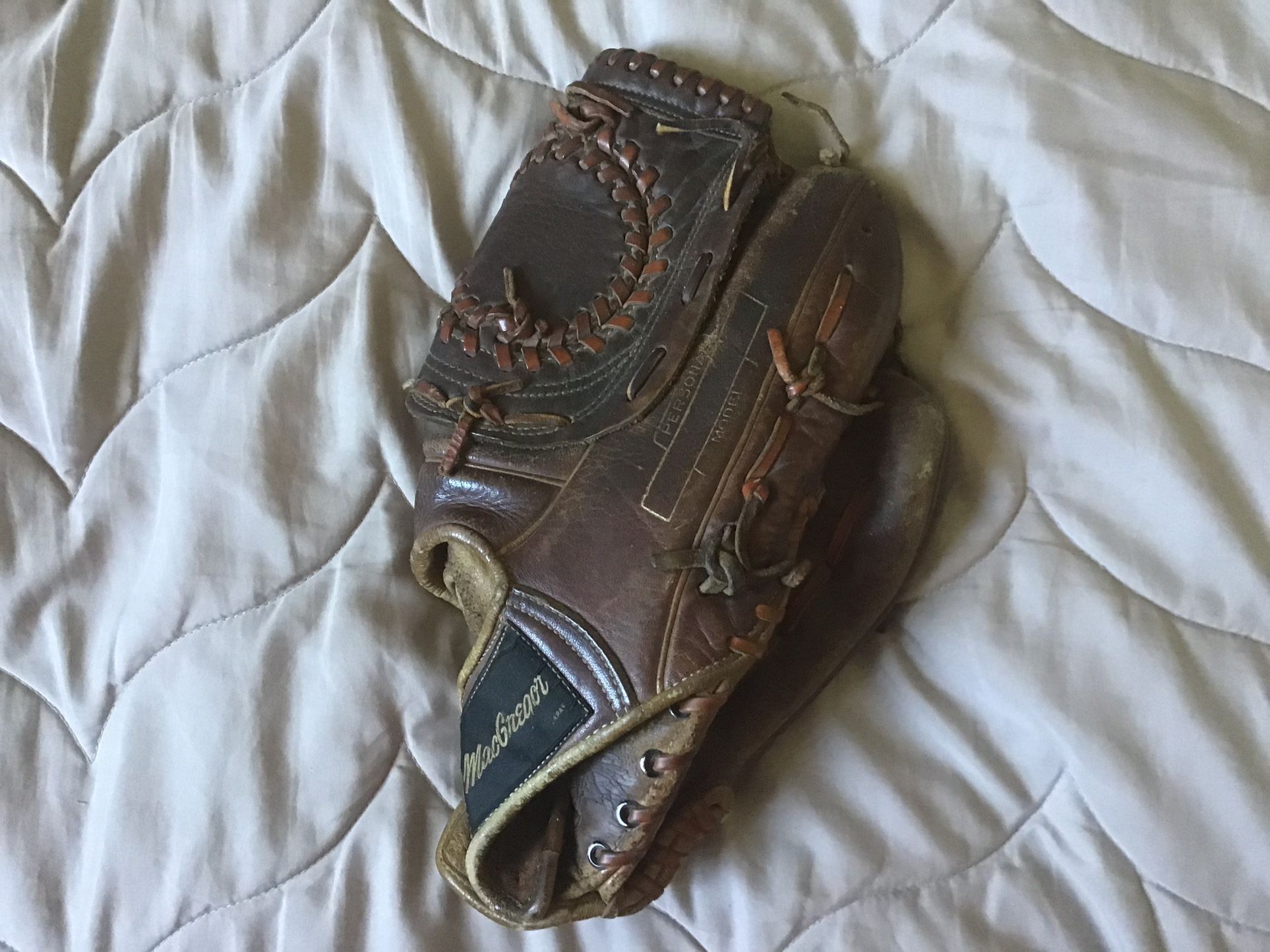 Vintage MacGregor 606 Baseball Glove Ken Harrelson “The Hawk” Autographed Baseball Glove RHT