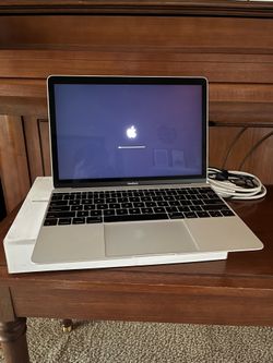 MacBook 12 inch - silver, Intel i5 7th gen, 8 GB RAM and 512 gb storage