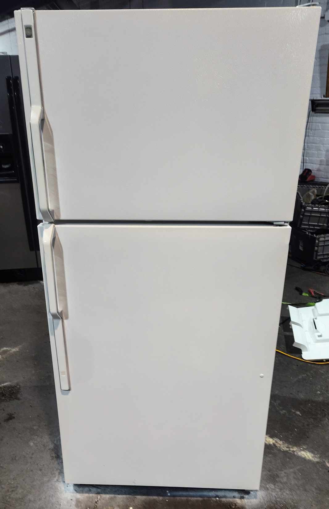 Very Clean! White G.E. Freezer-On-Top Refrigerator!