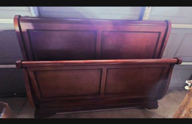 Queen size Sled Bed In Great Condition