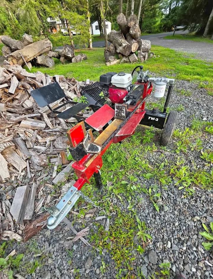 TIMBERWOLF LOG SPLITTER