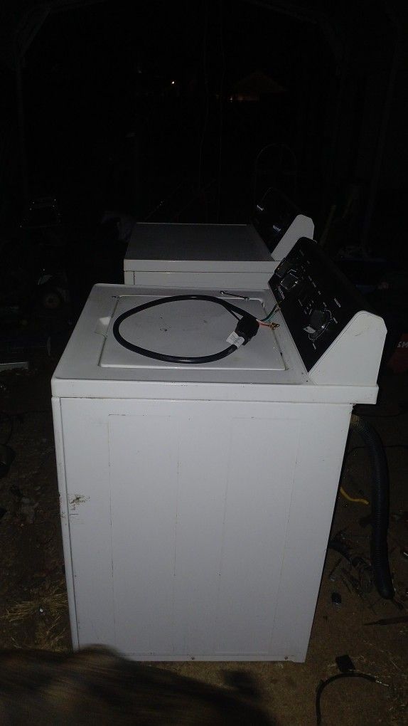 Commercial Speed Queen Washer Is White