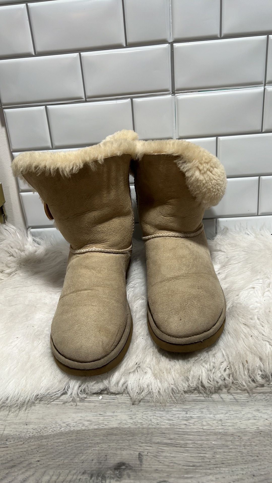 Ugg sand Bailey button boots size 9